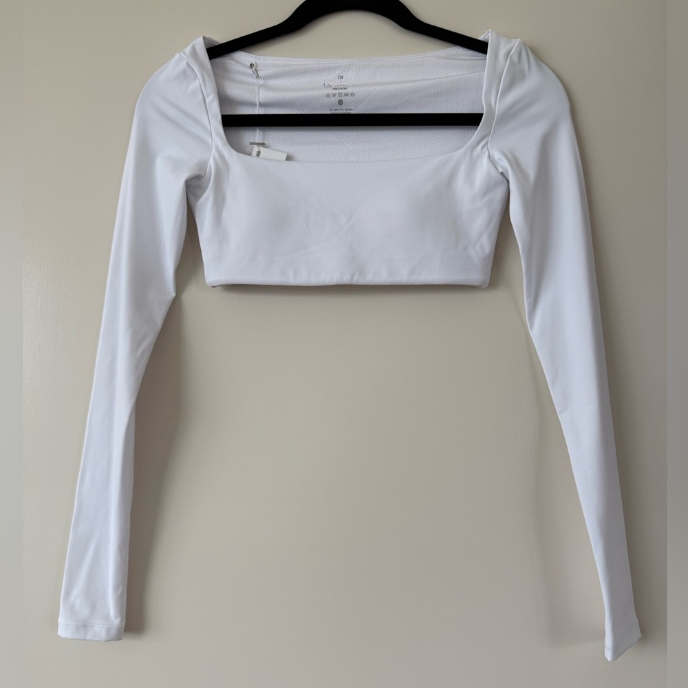 CSB - FREEDOM SCOOP LONG SLEEVE CROP size XS, NWT - Picture 2 of 4